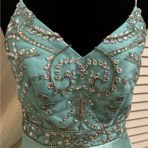 Bee Darlin Mint Green Formal Dress w/Rhinestones & side Pockets. Junior size 7-8 - Picture 2 of 7